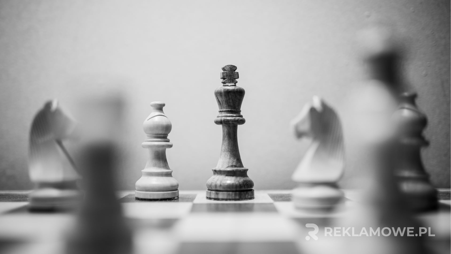 Zdjęcie przedstawiające spotkanie zespołu podczas planowania gry reklamowej